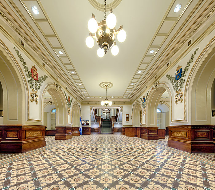 Hall principal de l’hôtel du Parlement.